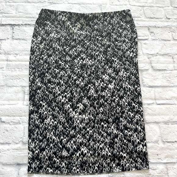 Vince Camuto Pencil Skirt L | Black White Graphic Print Stretchy - Picture 1 of 5